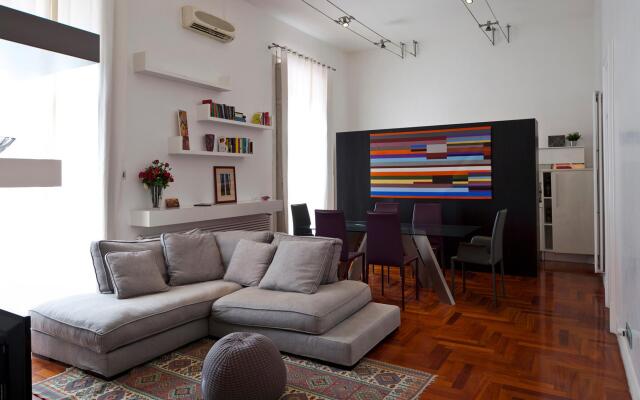 Elegant Apartment at Chiaia by Wonderful Italy