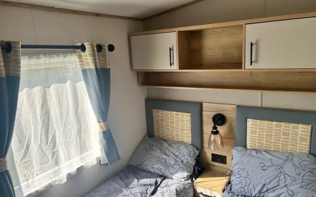 Hafan y Mor Park 3-bed Caravan, Sleeps 8, Pets Ok