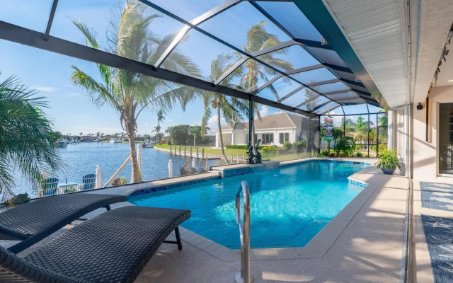 Luxury Long Waterview w Pool-kayaks-clubs-bikes