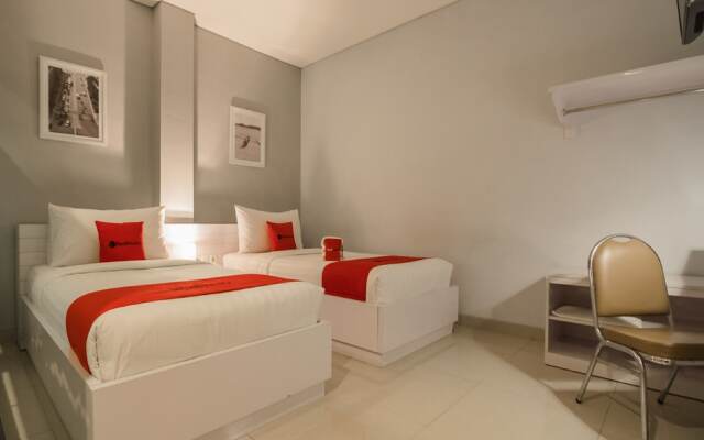 RedDoorz Plus near Soekarno Hatta Airport 2