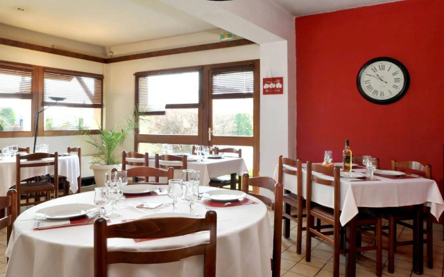 Brit Hotel Confort Pau Lons