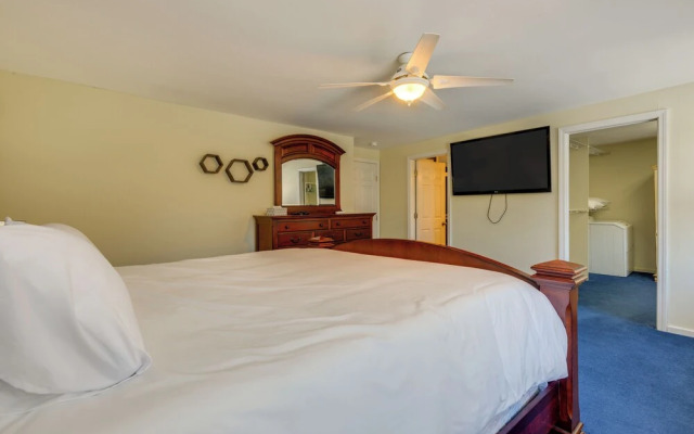 Ski, Golf & Hike: Spacious Dover Retreat!