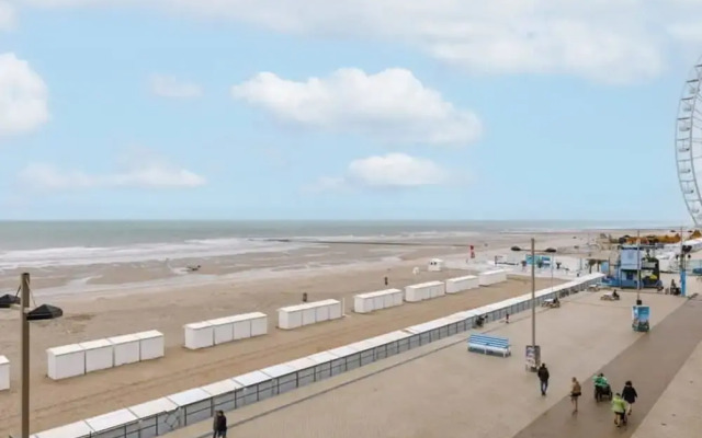 Pleasant Apartment With Frontal sea View