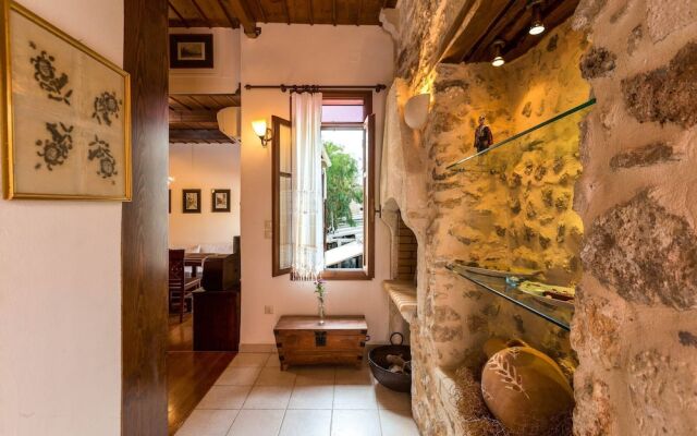Venetian Rimondi Fountain Mansion - Built In 1626