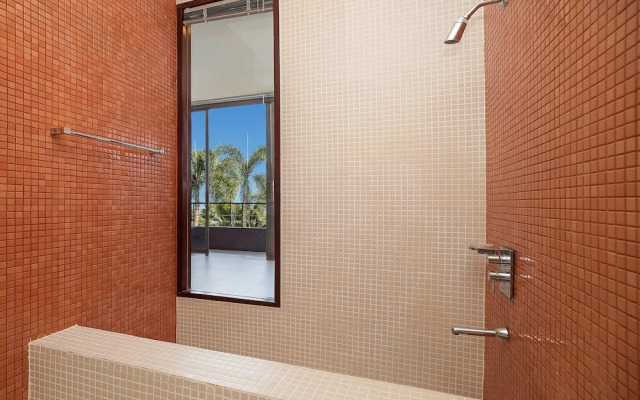 Designer 3BR Pool Access Villa Argent 8