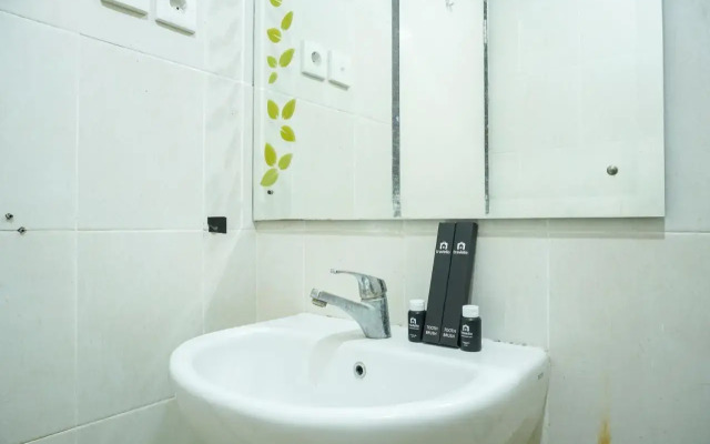 Elegant Studio Apartment at Nifarro Park By Travelio