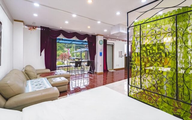 Gapyeong Hillhouse Pension