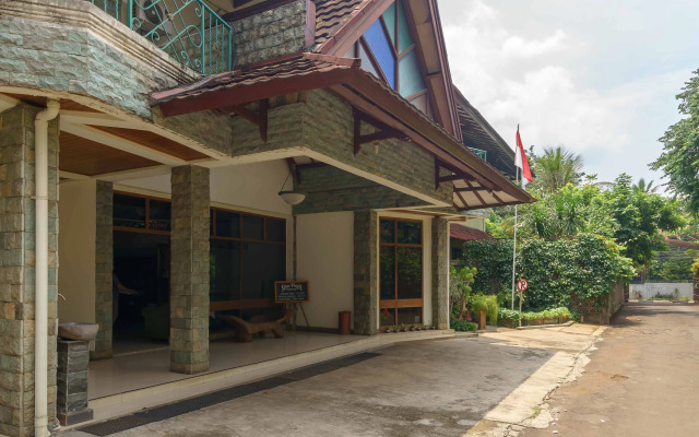 RedDoorz Plus near Kemang Raya