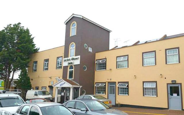 OYO Bostons Manor Hotel, Hanwell London