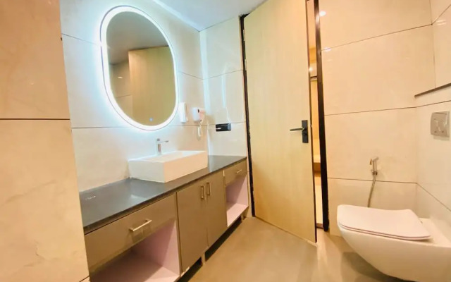 Hotel Holiday Grand Near Expo Mart