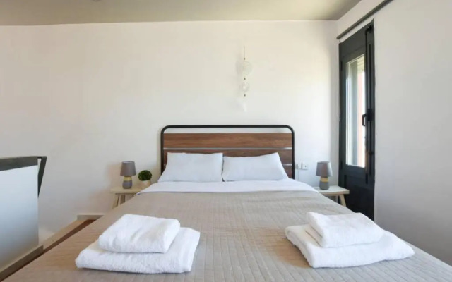 Sunshine Apt- Unique Holidays by the Sea