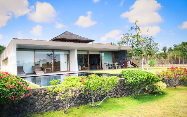 Jimbaran Balangan BeachFront Villa Nakar