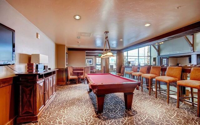 Crystal Peak Lodge 7203 - Ski-In/Ski-Out by RedAwning