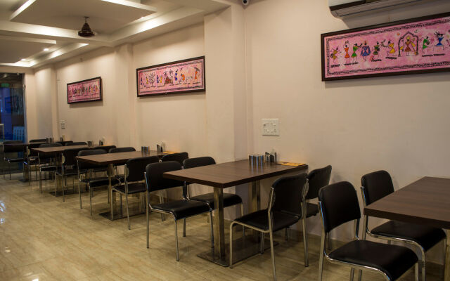OYO Rooms Sargam Cinemas