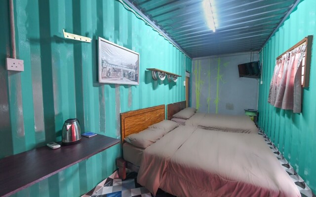 OYO 90589 The Jungle Cabin House