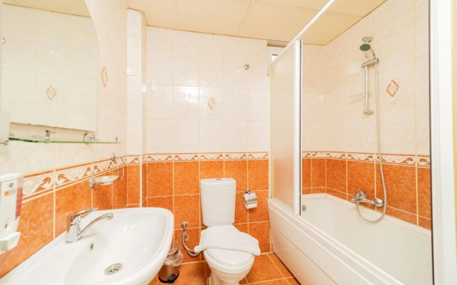 Spacious Flat With Backyard in Muratpasa