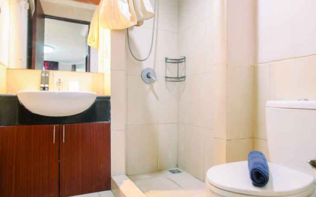 Warm Studio Apartment at Mangga Dua Residence By Travelio