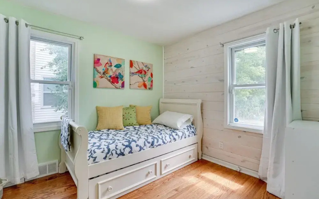 Pet-friendly Southfield House w/ Ping-pong Table!