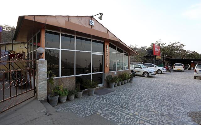 OYO 899 Dwaper Hotel