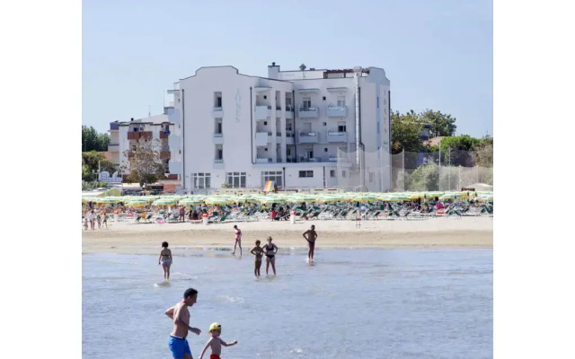Iones Hotel