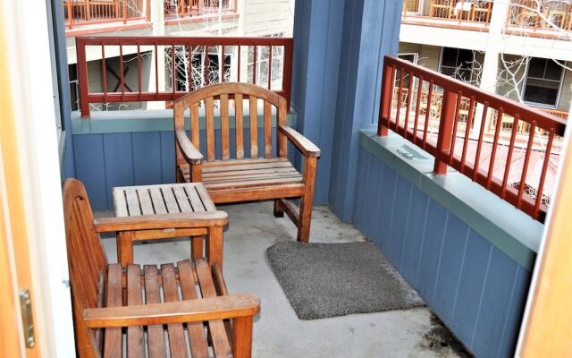 Silvermill SMDM 2 Br condo by RedAwning