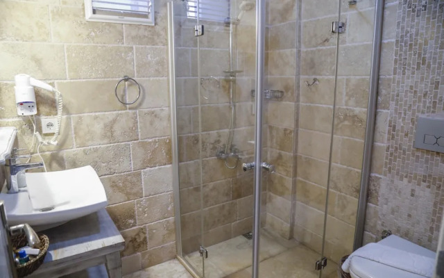 Elda Koyici Alacatı