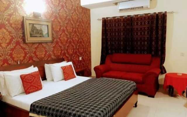 Grand One Hotel Faisal Town