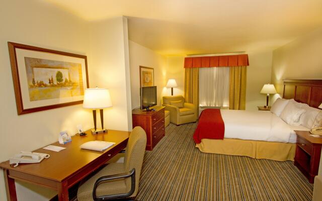 Holiday Inn Express and Suites Turlock by IHG