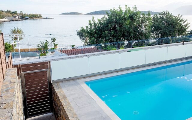 Ammos Luxury Suites