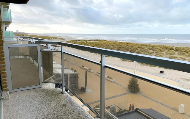 Apartment in Nieuwpoort by the Beach