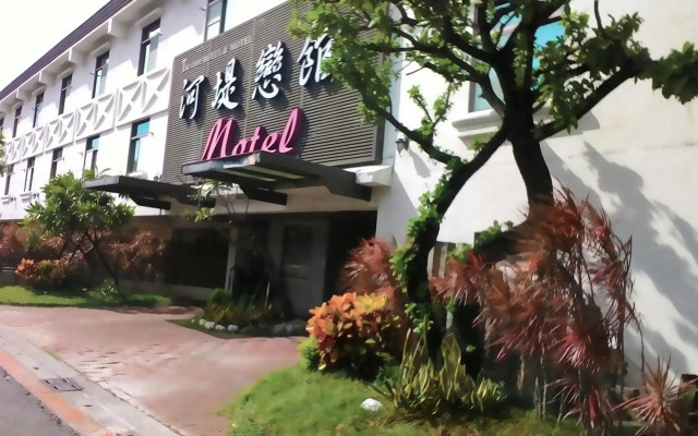 The Riverside Hotel & Motel