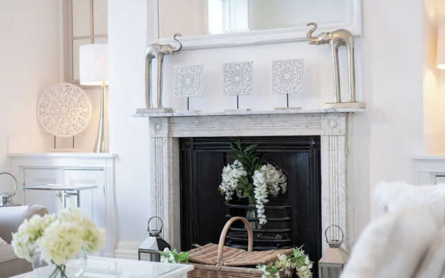 Gloucester Place Townhouse with Hot Tub