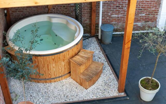 Unieke stadswoning met jacuzzi en sauna max 8 pers