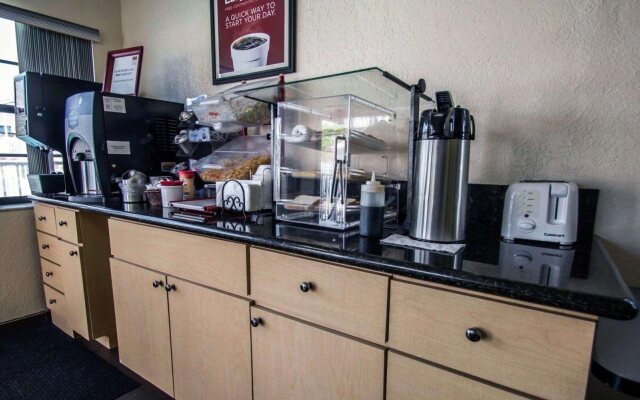 Fort Lauderdale Gardens Inn & Suites