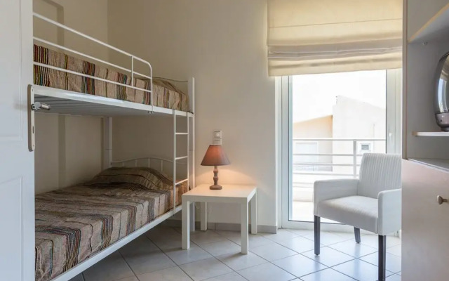 Santa Barbara lux studio in Marathonas