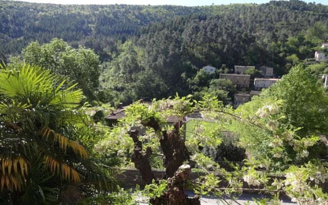 House With 5 Bedrooms in Robiac-rochessadoule, With Enclosed Garden