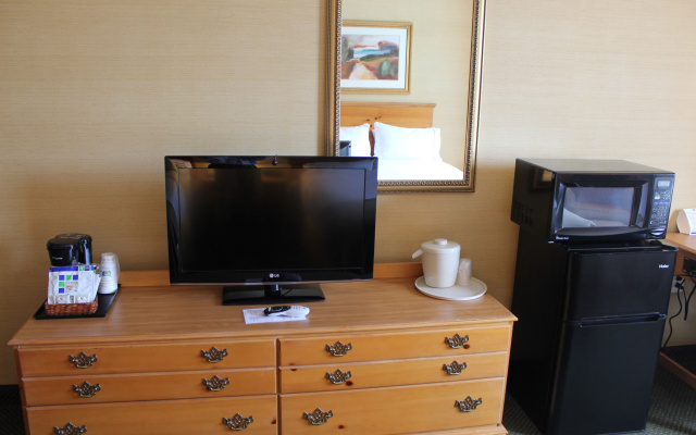 Holiday Inn Express Hotel & Suites Warrenton by IHG