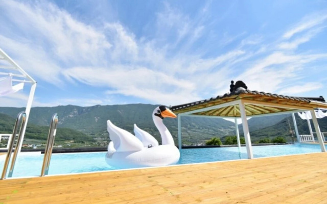 Miryang Eoleumgol Hanok Pension