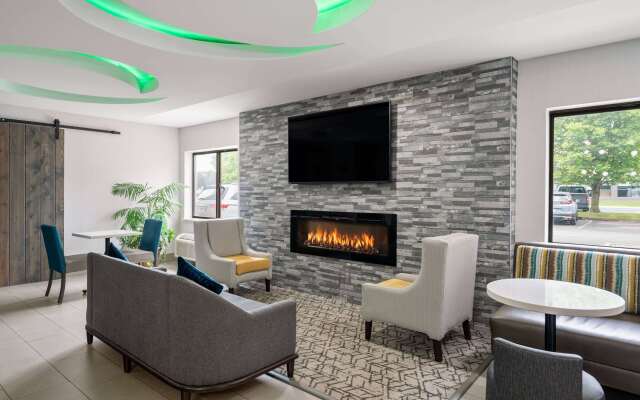 La Quinta Inn by Wyndham Indianapolis Airport Executive Dr