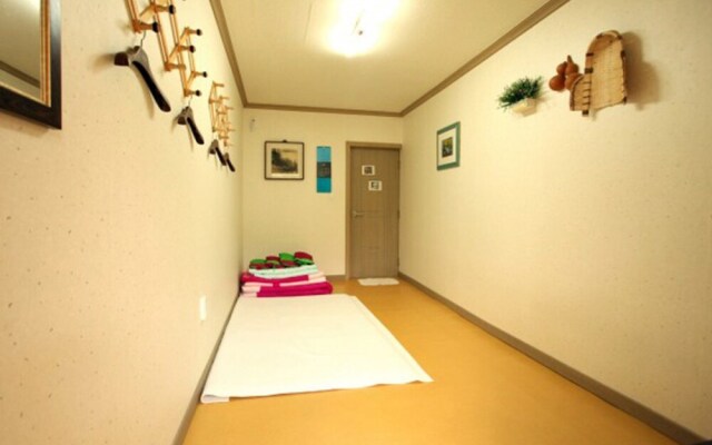 Jeonju Gyodong Baekjak Hanok Stay