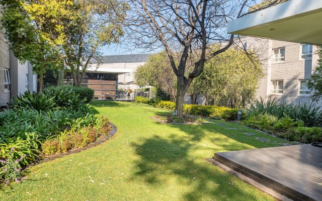 City Lodge Johannesburg Airport, Barbara Road