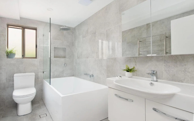 Seaside Sanctuary - Waterfront Luxury Home with Heated Pool