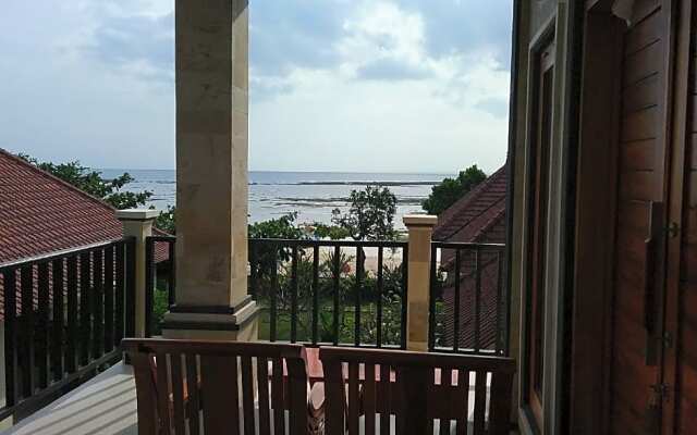 Yogi Beach Bungalow & Restaurant Lembongan