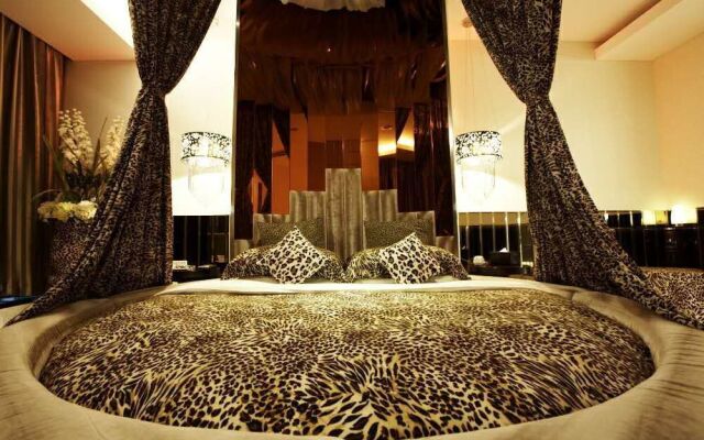 We Love Hotel Shanghai Taopu Branch