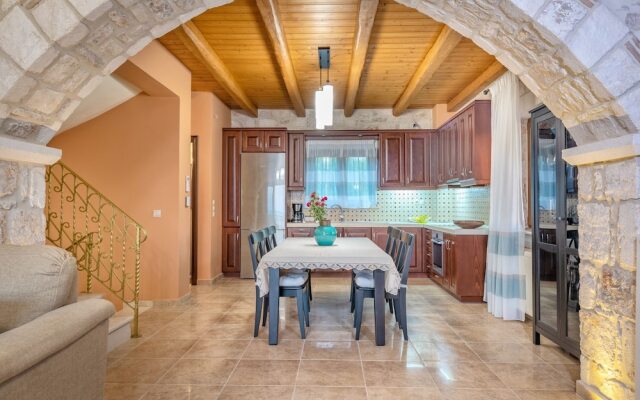 Luxurious Villa With Private Beach in Psarou Greece