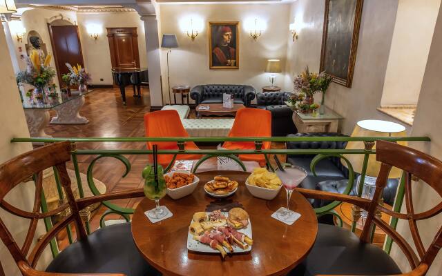 River Palace Hotel
