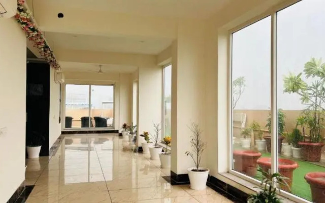 Hotel Amahi Inn Sector 30