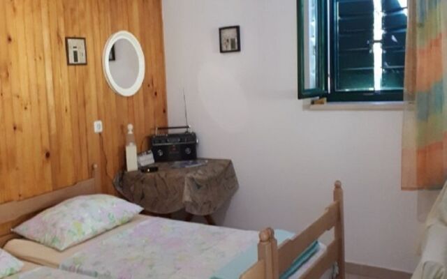 Holiday house Lidija - Robinson House: Cove Lovrecina (Postira), Island Brac
