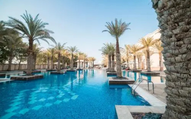 1-bedroom apartment with pool