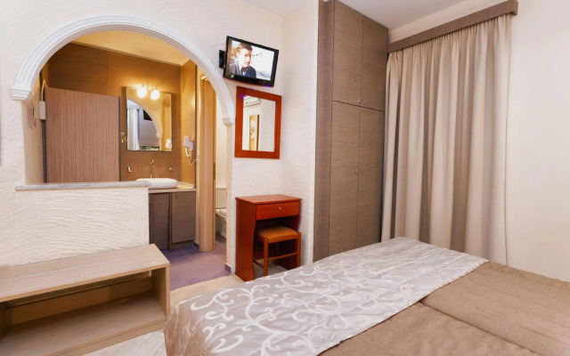 Planos Beach Hotel